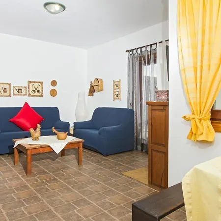 Villa Playa Blanca Sleeps 5 Pool Wifi