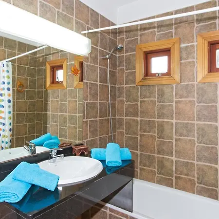 Villa Playa Blanca Sleeps 5 Pool Wifi *
